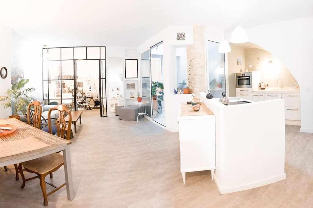 Monkeys Apartments La Artista Севилья Экстерьер фото